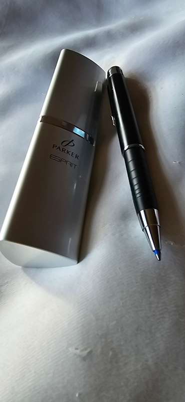 PARKER ESPRIT BALLPEN WITH ORIGINAL METAL CASE