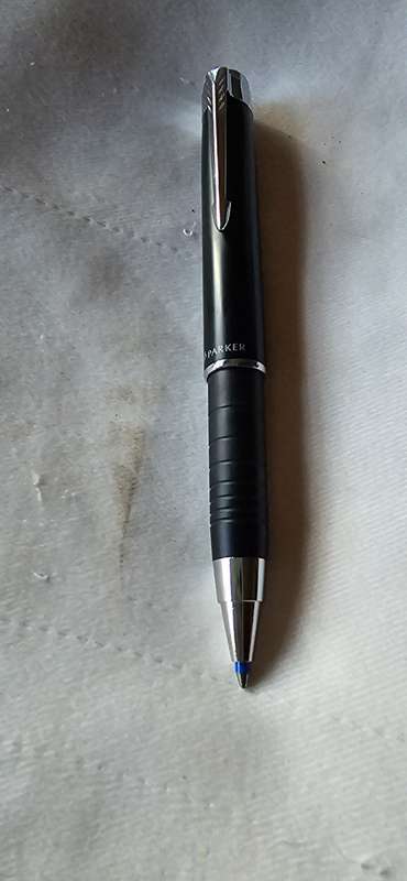PARKER ESPRIT BALLPEN WITH ORIGINAL METAL CASE