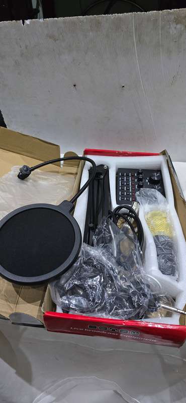 MICROPHONE KIT WITH V8 LIVE SOUND CARD