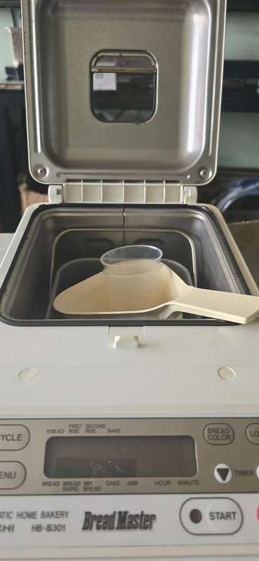 HITACHI BREAD MAKER(UNUSED CONDITION)