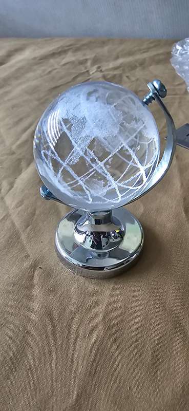CRYSTAL GLOBE MINIATURE ORNAMENT(6CM HEIGHT)