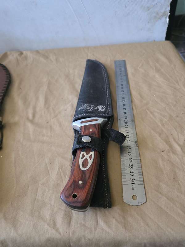 6 PIECE VERY OLD/SOME ANTIQUE COLLECTABLE KNIVES(ALL SOLID,HEAVY AND STRONG)