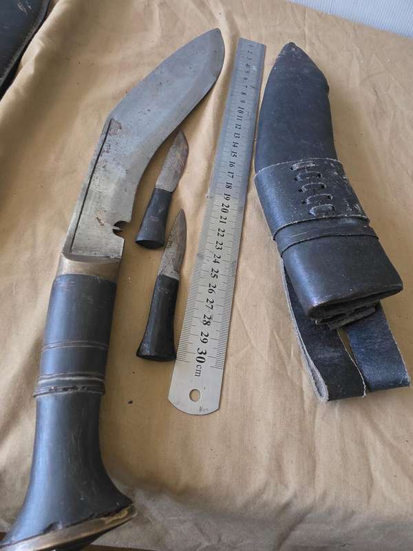 6 PIECE VERY OLD/SOME ANTIQUE COLLECTABLE KNIVES(ALL SOLID,HEAVY AND STRONG)
