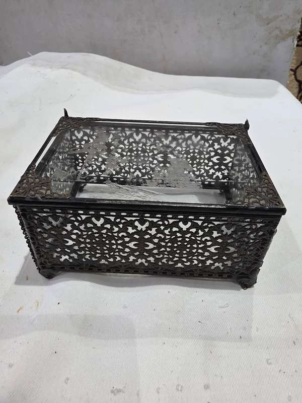 Vintage Brass Embossed on Glass Trinket Box 12 x 8 x 7cm