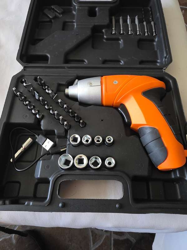 45 PIECE CORDLESS SCREWDRIVER
