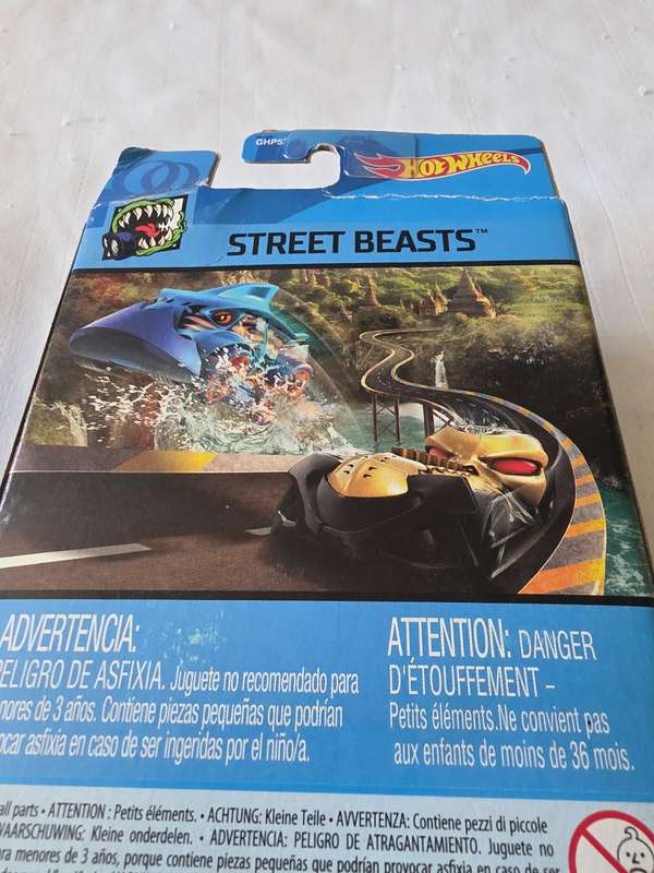 SET OF 5 HOTWHEELS STREET BEASTS CARS