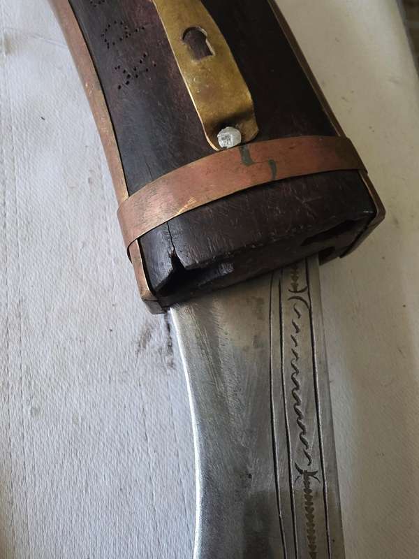 ANTIQUE NEPALI DAGGER INCL.2 SMALL KNIVES