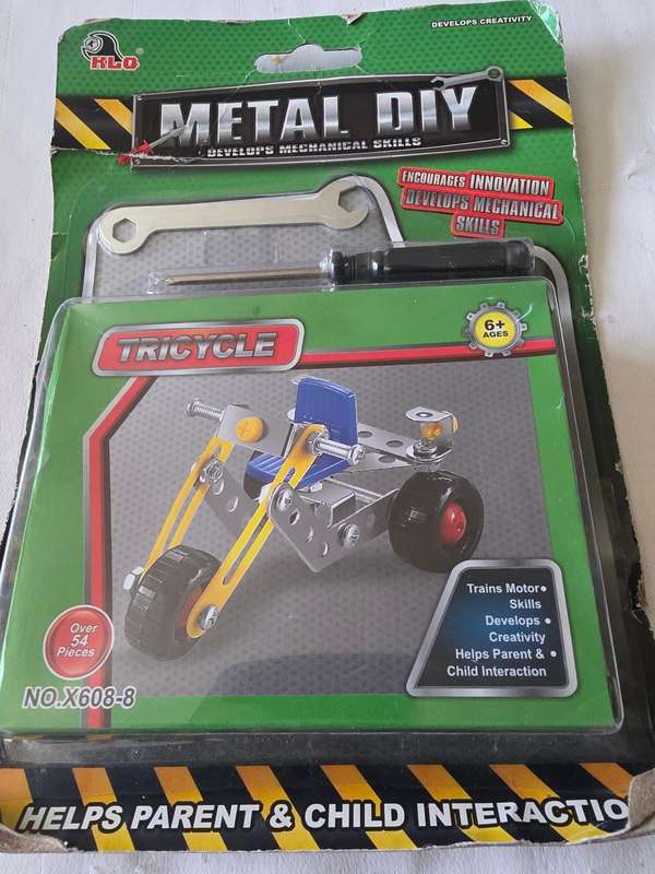MECHANICAL DIY METAL TRICYCLE