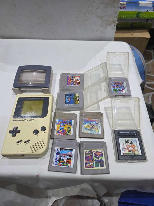 NINTENDO 1989 GAME BOY INCL.8 GAME CARTRIDGES