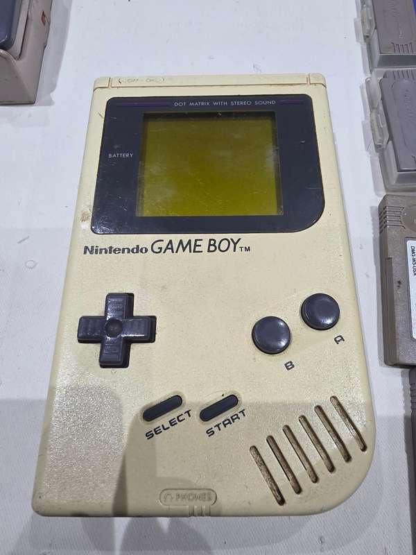 NINTENDO 1989 GAME BOY INCL.8 GAME CARTRIDGES