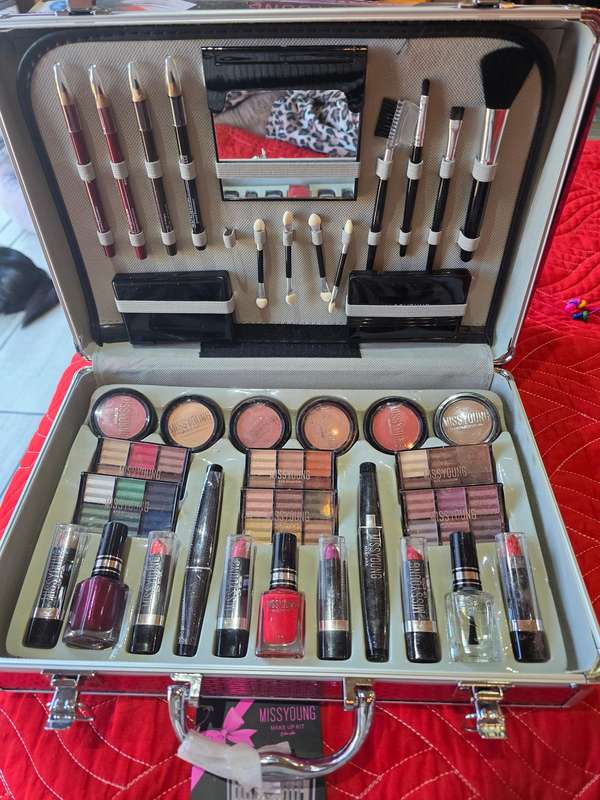 69 PIECE MISS YOUNG MAKEUP KIT