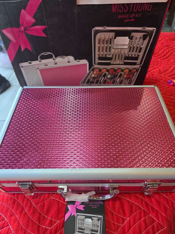69 PIECE MISS YOUNG MAKEUP KIT