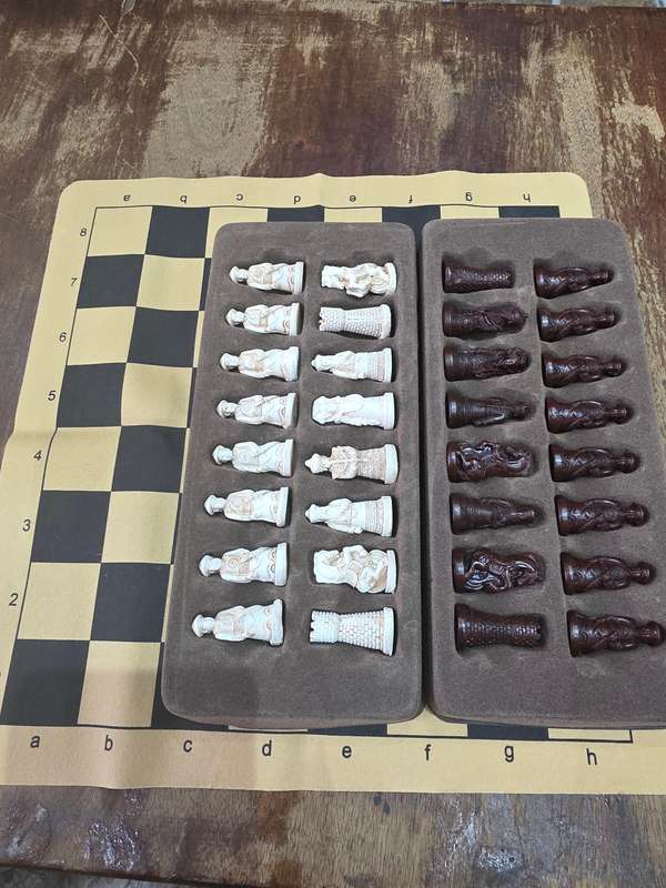 VINTAGE CHINESE CHESS SET