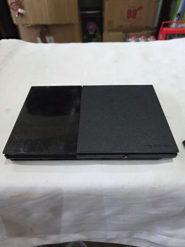 PLAYSTATION 2 CONSOLE
