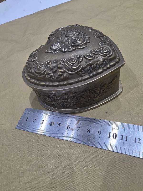 ANTIQUE ROSE EMBOSSED HEART SHAPED JEWELRY BOX(BRASS/METAL)