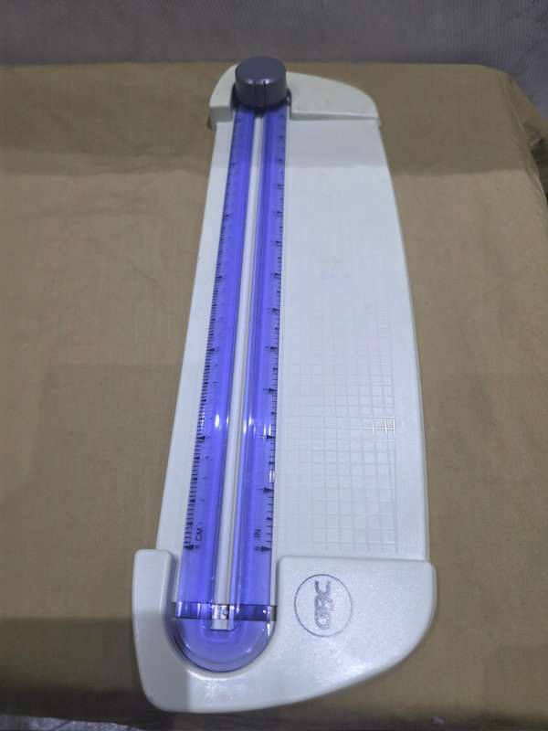 EASY PAPER TRIMMER