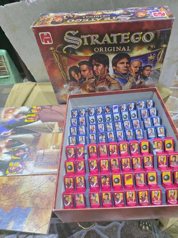 SRTATEGO ORIGINAL BOARD GAME(EXCELLENT CONDITION)