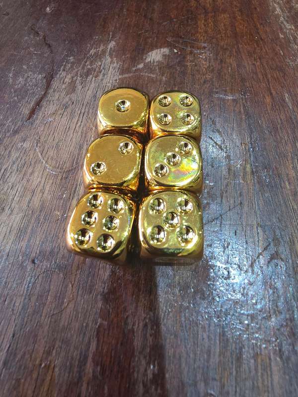 SET OF 5  DICE