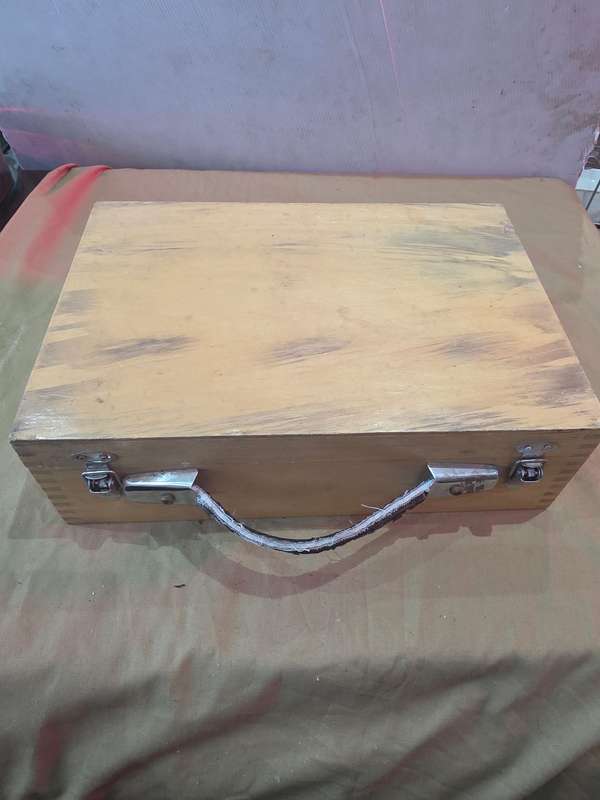 SET OF 6 VERY HEAVY CHROME BOULE BALLS UN WOODEN CASE