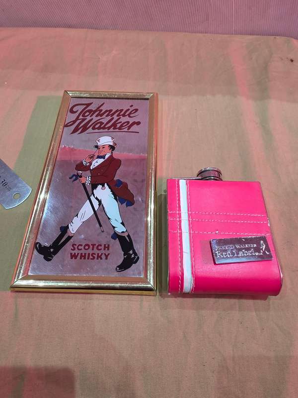 JOHNNIE WALKER MIRROR (20 X 10CM) WITH JOHNNIE WALKER FLASK