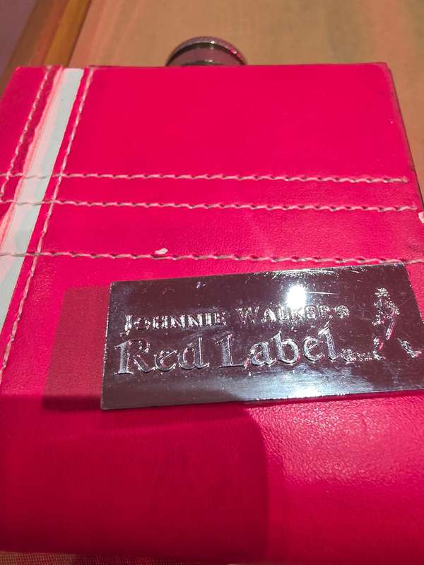 JOHNNIE WALKER MIRROR (20 X 10CM) WITH JOHNNIE WALKER FLASK