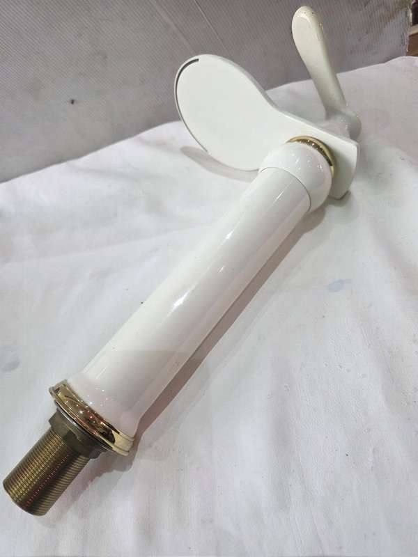 STUNNING MODERN CREAM AND GOLD MIXER FAUCET