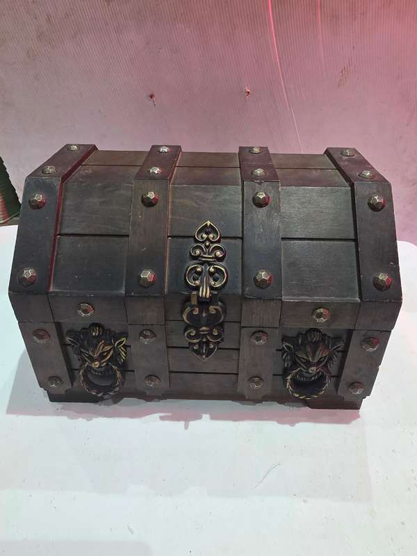 VINTAGE GOTHIC LION HEAD PIRATE STYLE TREASURE CHEST WOODEN JEWELRY BOX(24 X18X18CM)