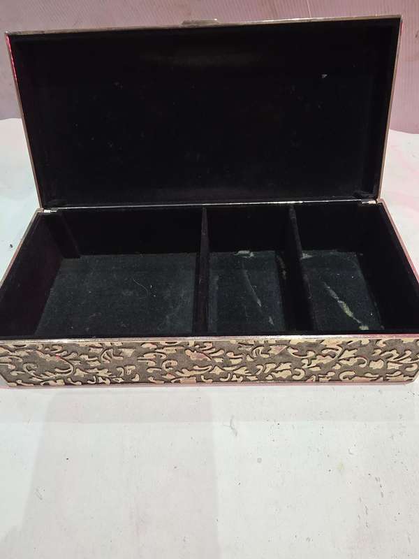 VINTAGE SILVERPLATED JEWELRY BOX
