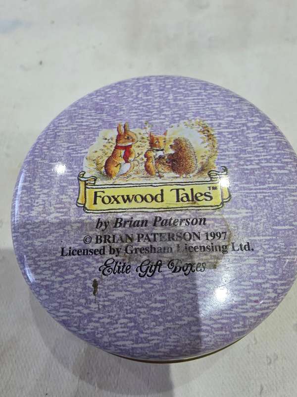 1997 FOXWOOD TALES(PETER RABBIT)METAL GIFT BOX