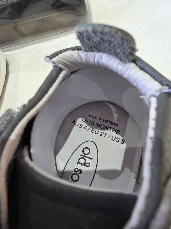 SOFT LEATHER BABY SHOES(MADE IN VIETNAM)12-15MONTHS