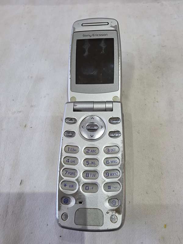 Vintage Sony Ericsson Cellphone