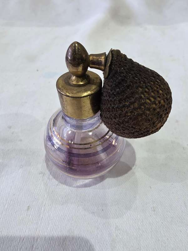 2 X VINTAGE PERFUME BOTTLES