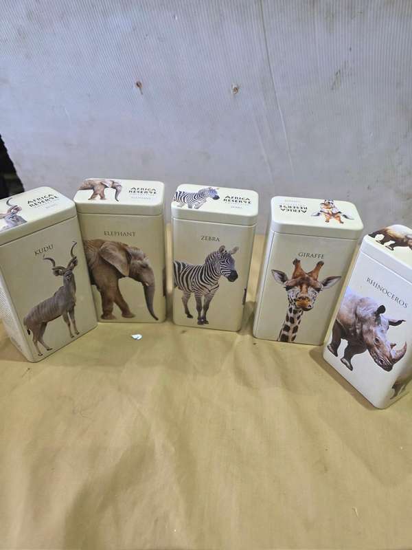 5 PIECE HIGHLY DETAILED AFRICA RESERVE BIG 5 COLLECTABLE TINS(13 X 7 X 5CM EACH)