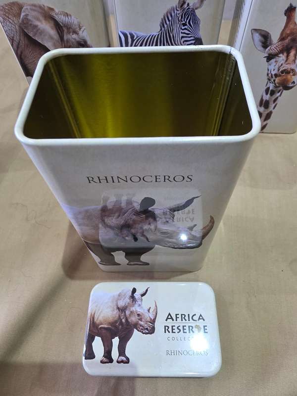 5 PIECE HIGHLY DETAILED AFRICA RESERVE BIG 5 COLLECTABLE TINS(13 X 7 X 5CM EACH)