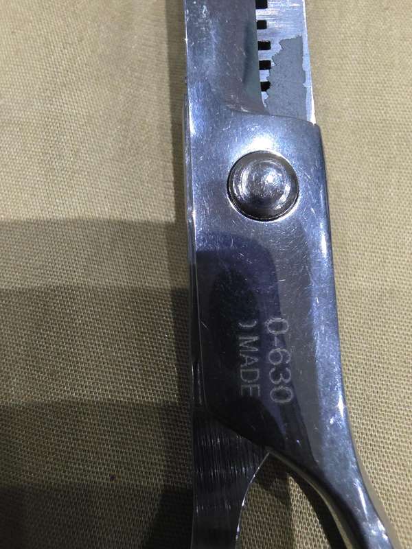 HIGH QUALITY HAIR DRESSING SCISSORS