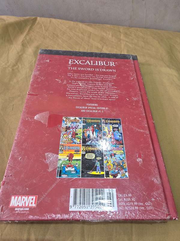 MARVEL SUPERHEROES HARDCOVER COMIC (EXCALIBUR )