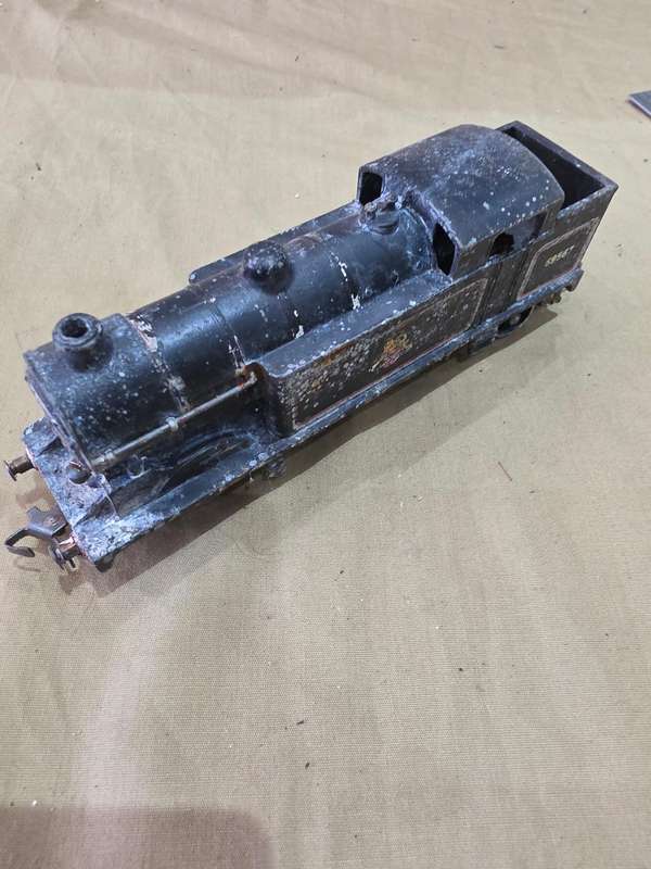 JOBLOT HORNBY DUBLO GAUGE OO TRACKS AND  A LOCOMOTIVE(TRACKS ARE UNUSED)