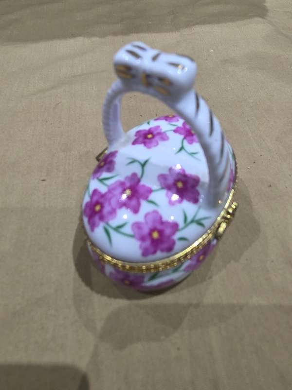 VINTAGE SMALL TRINKET BASKET