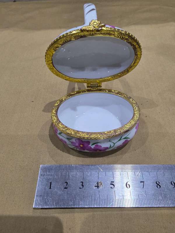 VINTAGE SMALL TRINKET BASKET