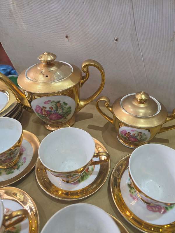 22 PIECE VINTAGE COUPLE SCENE TEA/ COFFEE SET(STANDARD SIZE)