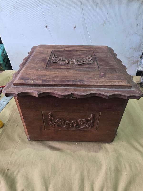 CARVED VINTAGE SOLID WOOD ALL PURPOSE ASSESCORY BOX(2 WAY OPENING)23 ×23 ×17CM