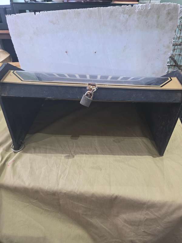 VINTAGE LANCO 27 DIVISION WATCH DISPLAY CABINET