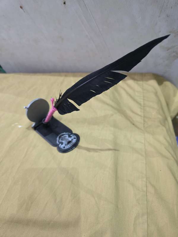 HARRY POTTER(*HOGWARTS WRITING FEATHER AND STAND(