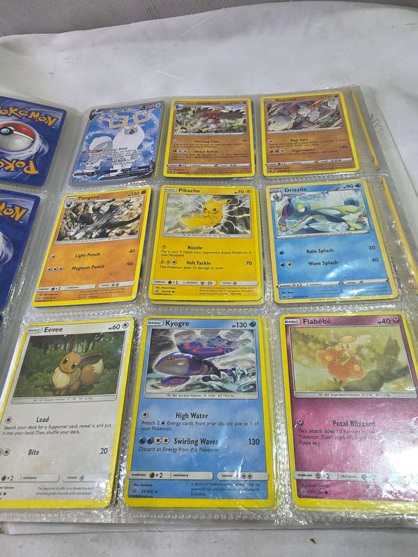 ALBUM OF POKEMAN CARDS