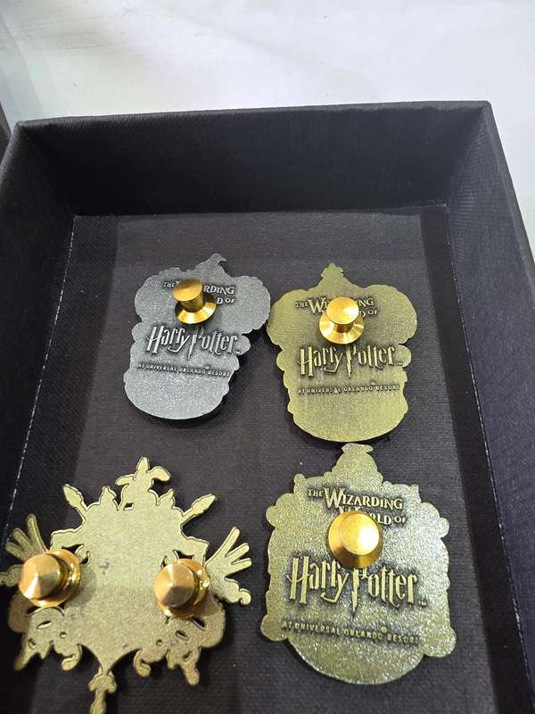 FOUR PIECE HARRY POTTER METAL BADGES