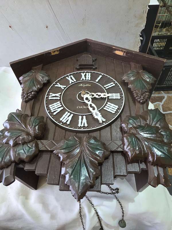 LARGE WOODEN CUCKOO CLOCK