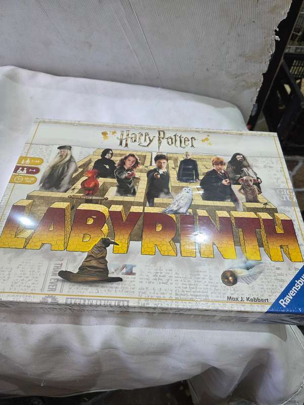 LABYRINTH HARRY POTTER PARTY AND FUN BOARD GAME(SEALED BOX(