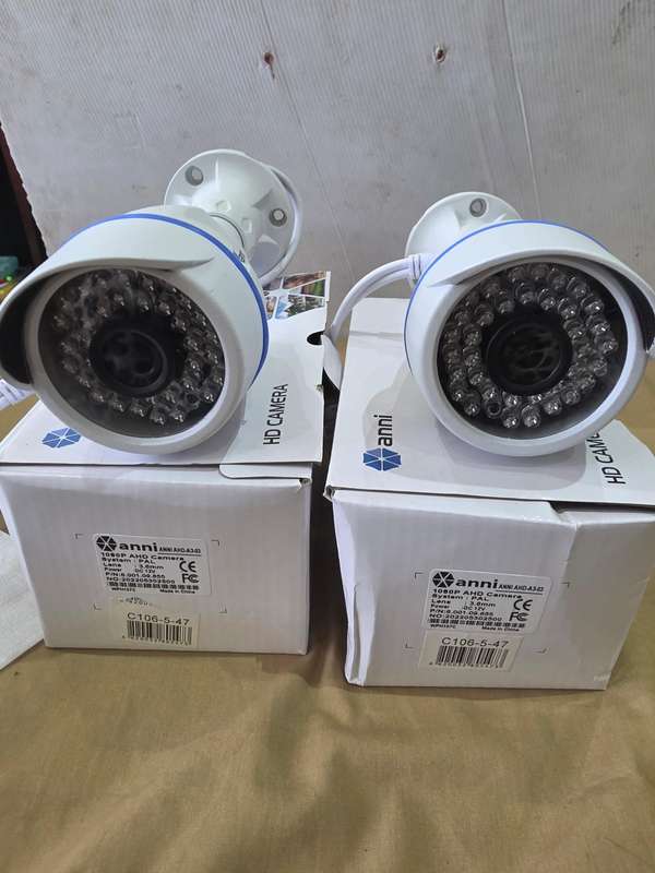 2 x AHD COLOR CAMERAS
