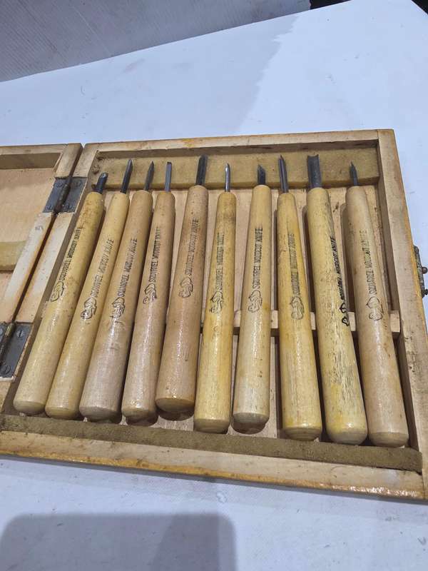 10 PIECE SQUIRREL WOODCUT KNIFE SET