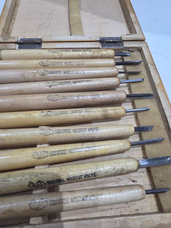 10 PIECE SQUIRREL WOODCUT KNIFE SET
